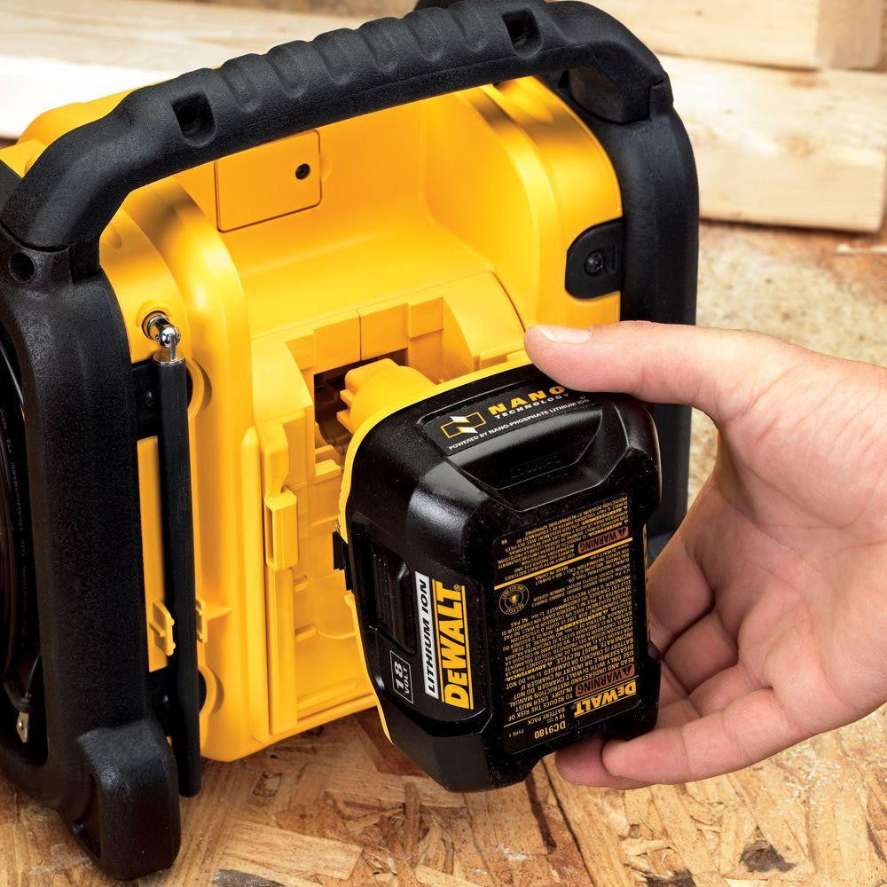 2025 20-Volt MAX Compact Corded / Cordless Worksite Radio - Image 5