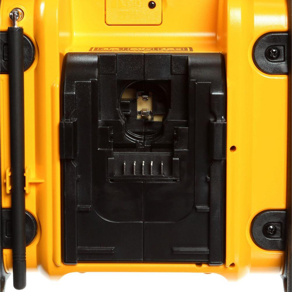 2025 20-Volt MAX Compact Corded / Cordless Worksite Radio - Image 3