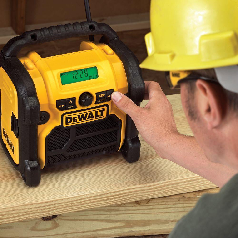 2025 20-Volt MAX Compact Corded / Cordless Worksite Radio - Image 8